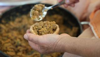 Bayram sofralarının vazge&ccedil;ilmezi: Adana'da i&ccedil;li k&ouml;fte mesaisi başladı