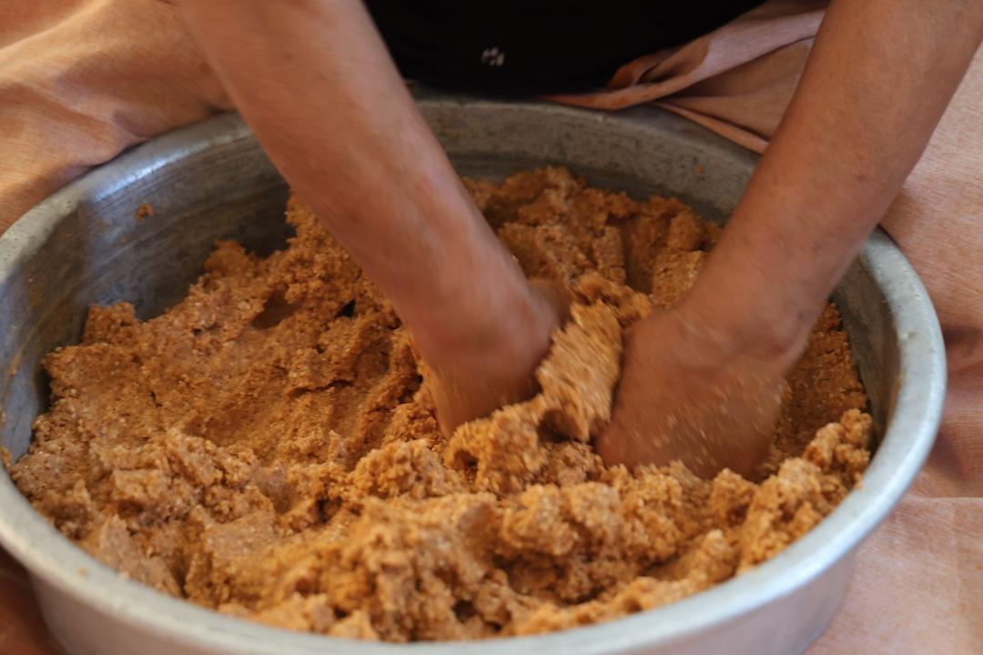 Bayram sofralarının vazge&ccedil;ilmezi: Adana da i&ccedil;li k&ouml;fte mesaisi başladı 2