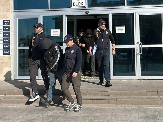 Uşak merkezli 5 ilde dolandırıcılık ve yasa dışı bahis operasyonu: 12 tutuklama 4