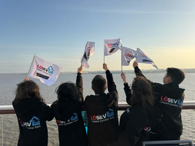 L&ouml;semiyi yenip, gemiyle &Ccedil;in ve G&uuml;ney Kore yi gezdiler 2