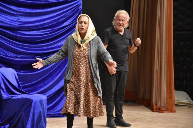 Nusaybin’de ‘Nafile Adam’ oyununa yoğun ilgi 1