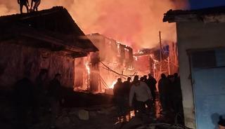 &Ccedil;orum&rsquo;da yangın; 2 ev ve 1 trakt&ouml;r kullanılamaz hale geldi