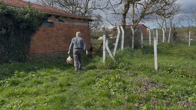 Ev var yol yok! 62 yaşındaki adam 10 yıldır evine ulaşmak için bakın ne yapıyor