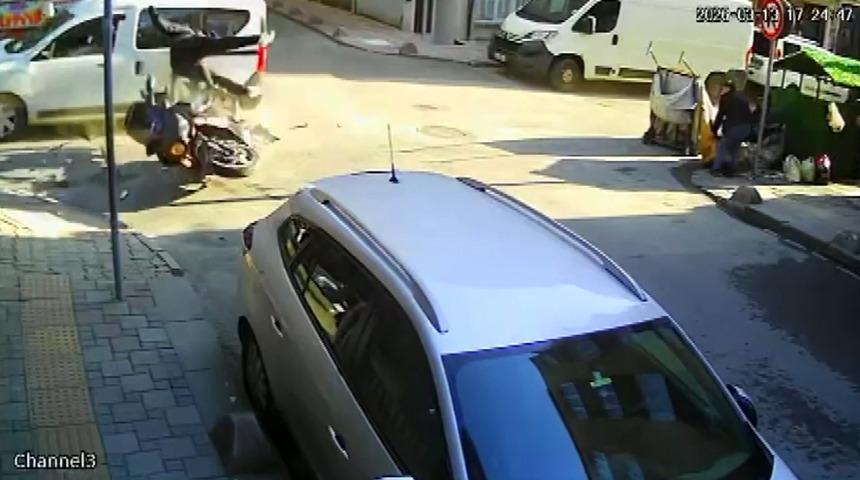 Esenler'de yine aynı noktada kaza