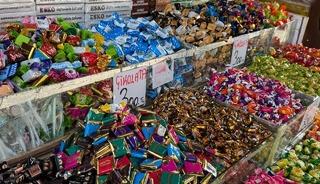 &Ccedil;ikolata ve şekerlemeler tezgahları şenlendirdi