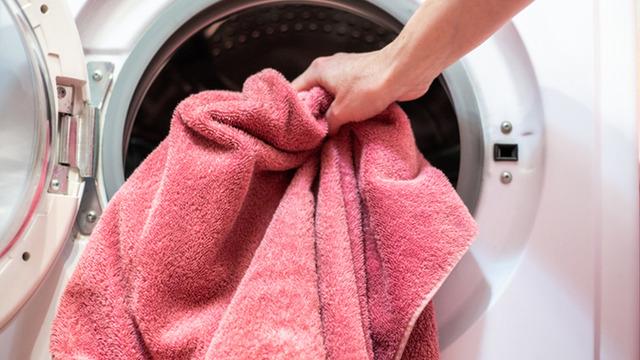 Kurutma makinesine bir havlu atın! Sonucu görünce şaşıracaksınız