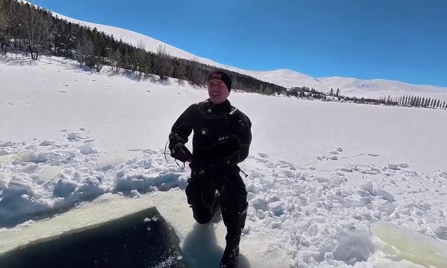 Buzla kaplı g&ouml;lette nefes kesen dalış 4