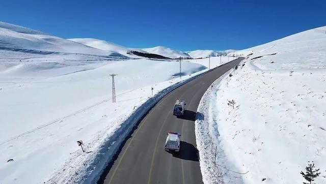 Buzla kaplı g&ouml;lette nefes kesen dalış 2