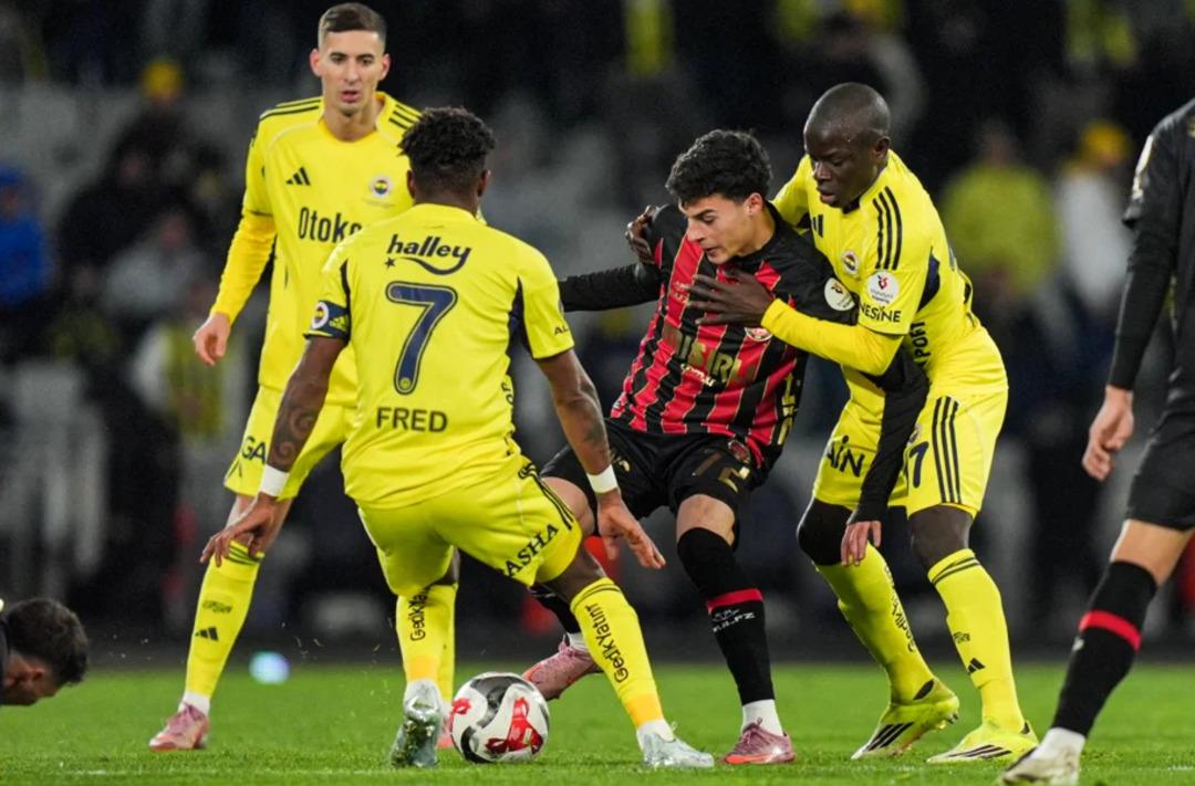 Fenerbah&ccedil;e de Karag&uuml;mr&uuml;k faciasına Nihat Kahveci &ccedil;ıldırdı! "&Ccedil;&ouml;p kadar k&ouml;t&uuml; oynadınız, hocaya ne gerek var!" 1