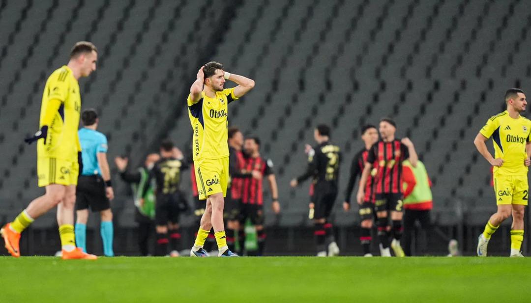 Fenerbah&ccedil;e de Karag&uuml;mr&uuml;k faciasına Nihat Kahveci &ccedil;ıldırdı! "&Ccedil;&ouml;p kadar k&ouml;t&uuml; oynadınız, hocaya ne gerek var!" 3