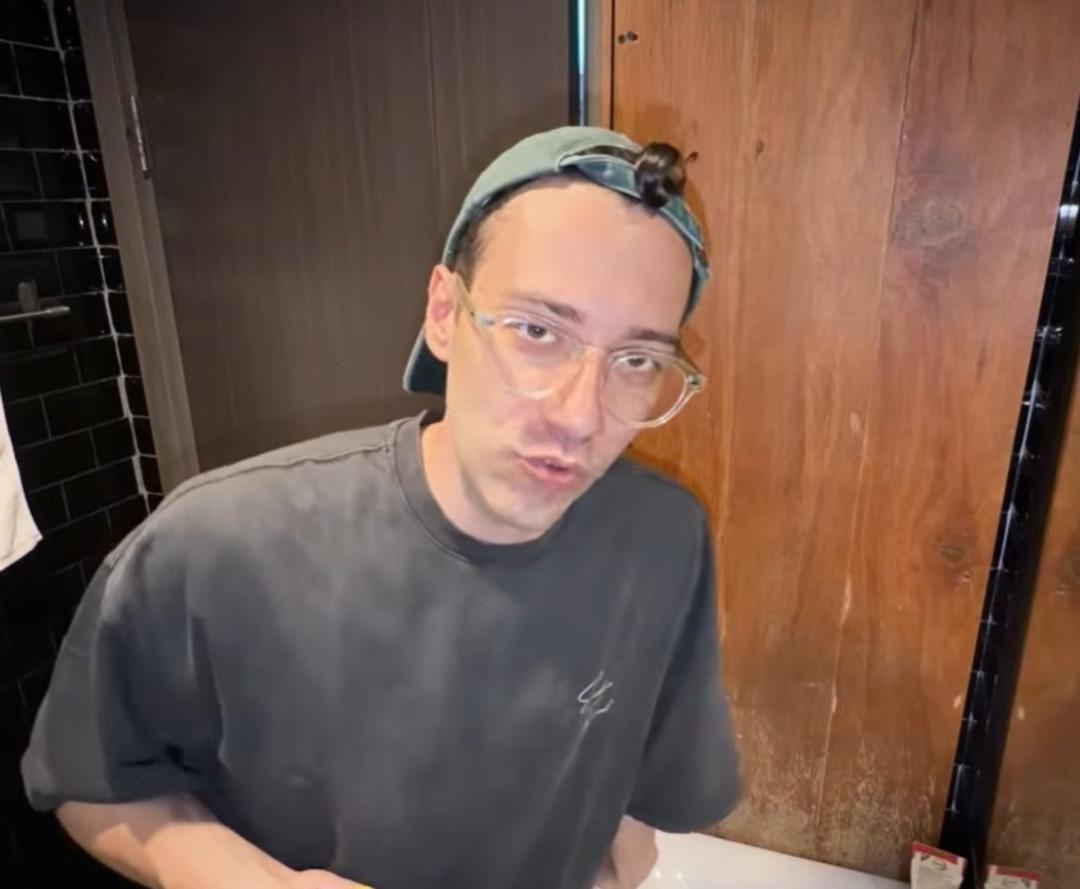 Enes Batur YouTube a geri d&ouml;nd&uuml;! Son hali g&uuml;ndem oldu! G&ouml;renler tanıyamadı 3