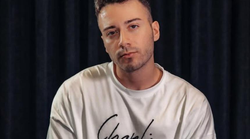 Enes Batur YouTube'a geri d&ouml;nd&uuml;! Son hali g&uuml;ndem oldu! G&ouml;renler tanıyamadı