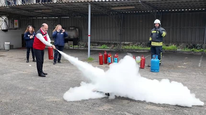 Alevlere karşı eğitim: Tarım personeli yangınla m&uuml;cadeleyi sahada &ouml;ğrendi