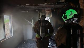 Antakya&rsquo;da m&uuml;stakil ev yanarak kullanılmaz hale geldi