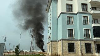 Deprem konutları yakınında yakılan ateş paniğe neden oldu