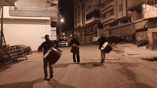 Diyarbakır'da 40 yıldır halay davulu çalarak sahura uyandırıyorlar
