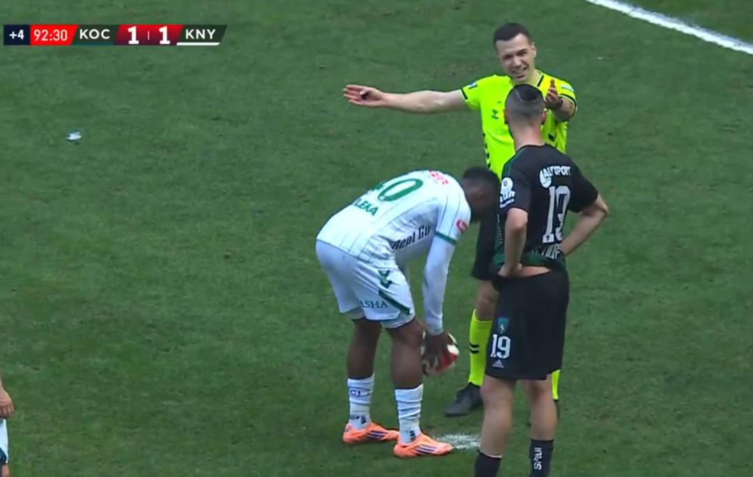 Kocaelispor da Sel&ccedil;uk İnan dan tarihi protesto! Penaltı sonrası herkesi soyunma odasına yolladı 1