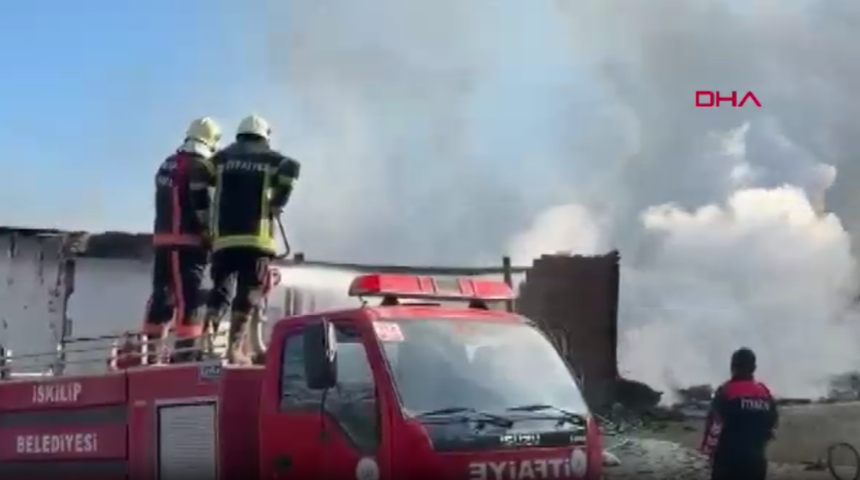 &Ccedil;orum&rsquo;da yangın! 2 ev ve 1 trakt&ouml;r kullanılamaz hale geldi