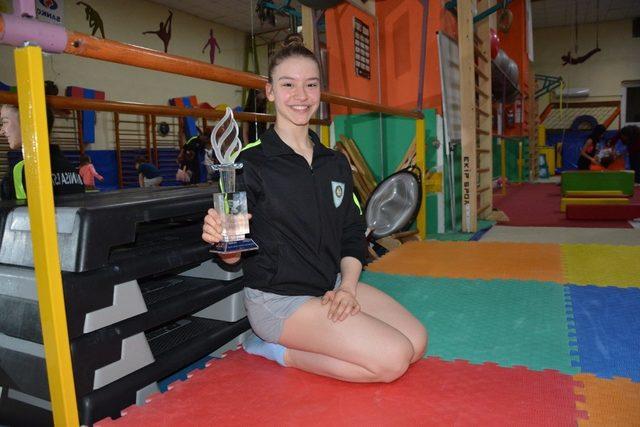 Cimnastiğin altın kızı Onbaşı’nın gözü yine dünya şampiyonluğunda
