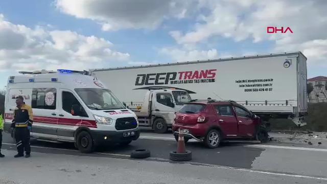 Yer: Edirne! Park halindeki TIR'a çarpan otomobilin sürücüsü yaralandı