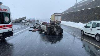 Tatvan’da feci kaza! Otomobil hurdaya döndü: 2 ölü, 5 yaralı