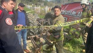 Devrilen trakt&ouml;r&uuml;n altında kalan s&uuml;r&uuml;c&uuml; hayatını kaybetti