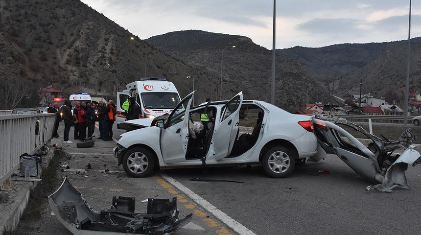 G&uuml;m&uuml;şhane'de trafik kazası! Yaralılar var
