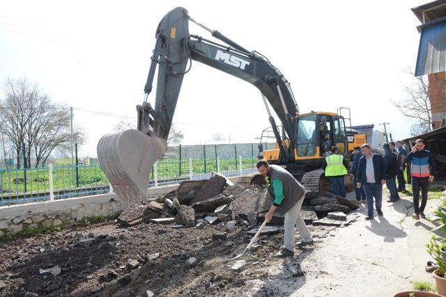 Köseköy’de bozulan yollar yenileniyor