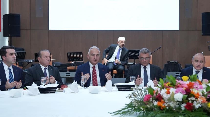 T&uuml;rkiye-KKTC kardeşliği Lefkoşa'da aynı sofrada buluştu