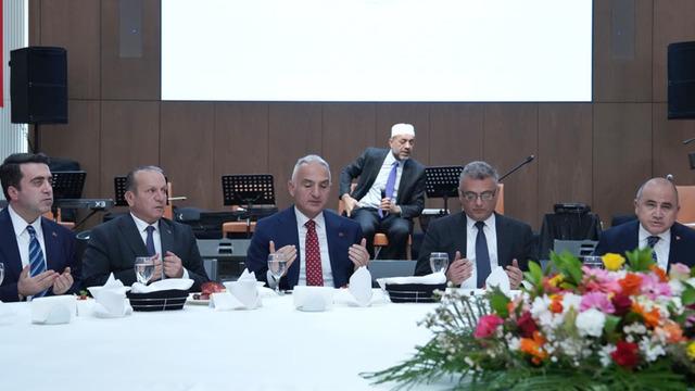 Türkiye-KKTC kardeşliği Lefkoşa'da aynı sofrada buluştu