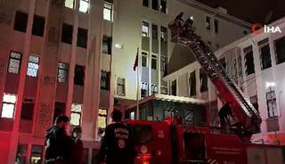 Mersin'de emniyetin ek binasında &ccedil;ıkan yangın b&uuml;y&uuml;meden s&ouml;nd&uuml;r&uuml;ld&uuml;