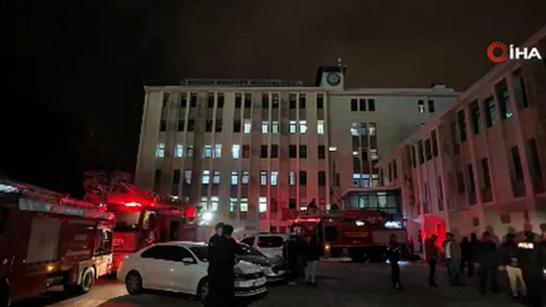 Mersin de emniyetin ek binasında &ccedil;ıkan yangın b&uuml;y&uuml;meden s&ouml;nd&uuml;r&uuml;ld&uuml; 2