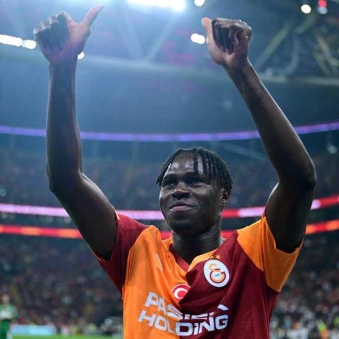 Victor Osimhen den bir rekor daha! Galatasaray ı sırtladı taşıyor... 2