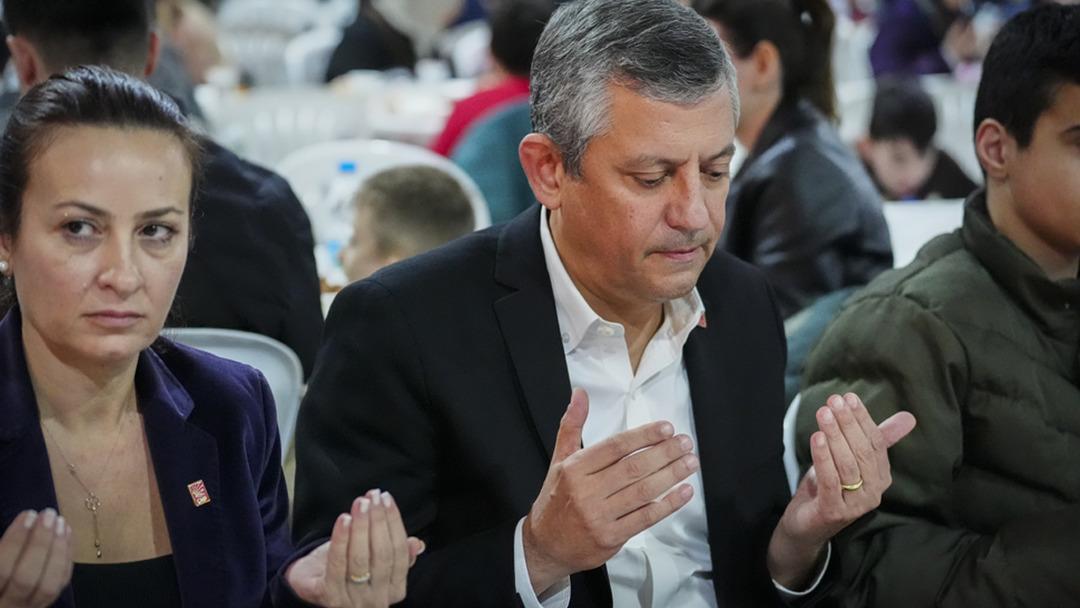 G&ouml;r&uuml;şme g&uuml;ndem olmuştu! &Ouml;zel Arın&ccedil; ile ne konuştu? Tek tek a&ccedil;ıkladı 2