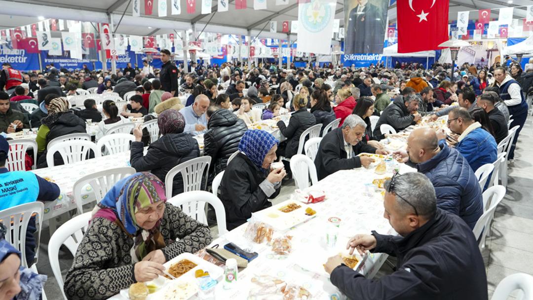 G&ouml;r&uuml;şme g&uuml;ndem olmuştu! &Ouml;zel Arın&ccedil; ile ne konuştu? Tek tek a&ccedil;ıkladı 6