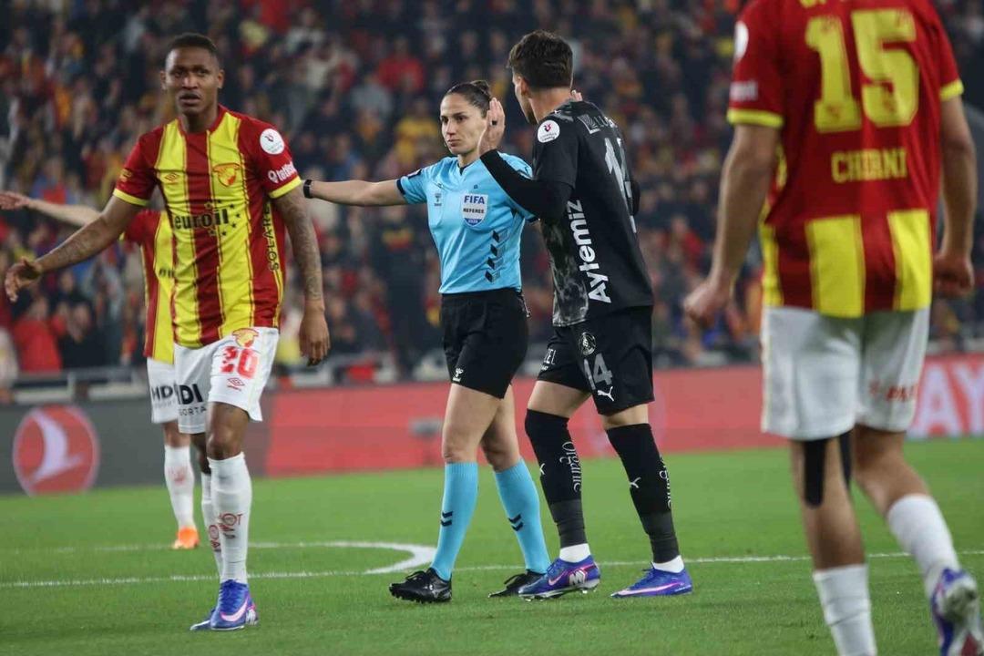 S&uuml;per Lig&rsquo;de 22 yıl sonra kadın hakem d&uuml;d&uuml;k &ccedil;aldı 2