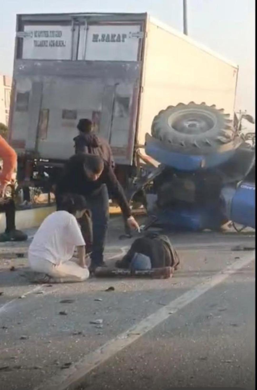 Balıkesir deki kamyon ile trakt&ouml;r &ccedil;arpıştı: 2 yaralı 1