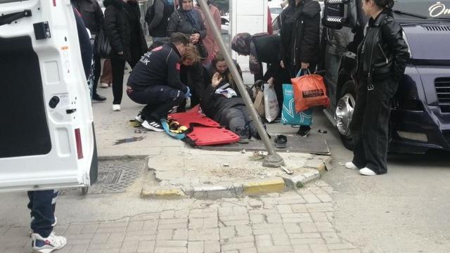 Isparta’da kontrolden çıkan otomobil yayaya çarptı: 1 yaralı