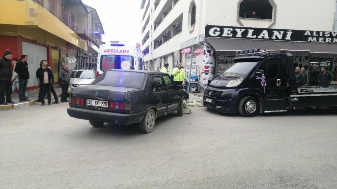Isparta’da kontrolden çıkan otomobil yayaya çarptı: 1 yaralı 2