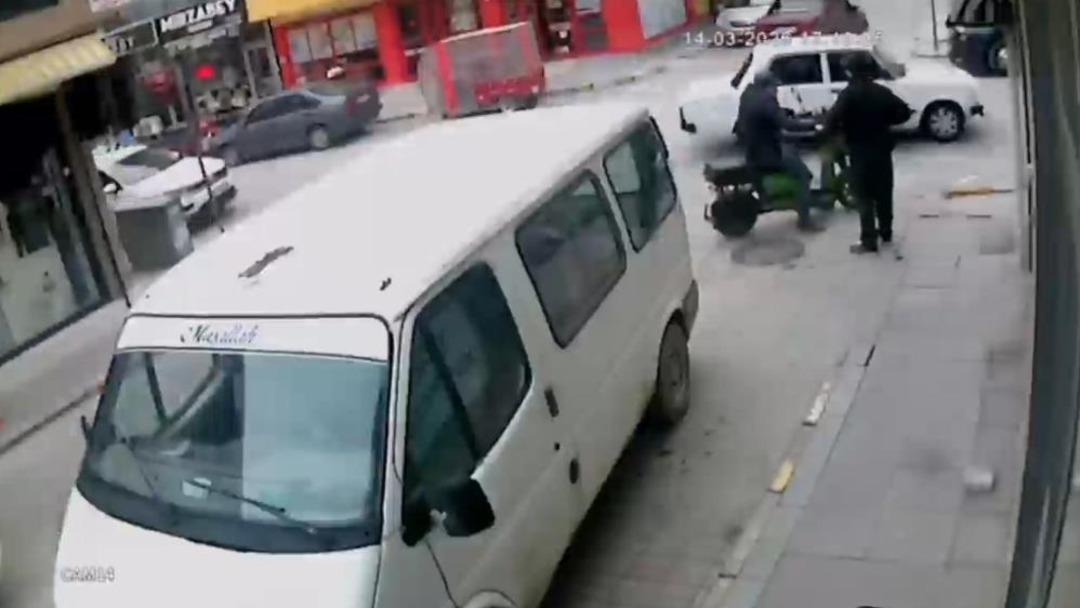 Isparta’da kontrolden çıkan otomobil yayaya çarptı: 1 yaralı 1