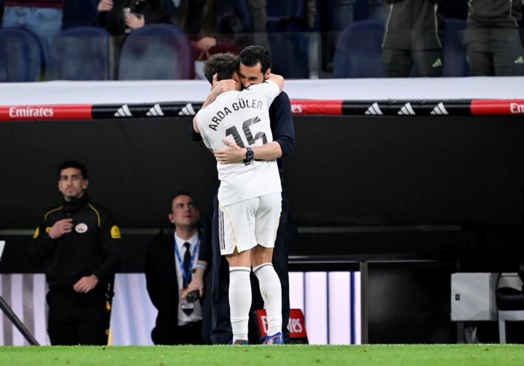 Arda G&uuml;ler y&uuml;zyılın gol&uuml;n&uuml; attı! Orta sahanın bile gerisinden rakip kaleye roket yolladı 2