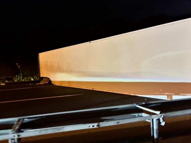 TEM Otoyolu&rsquo;nda tır devrildi: Kilometrelerce trafik oluştu 2