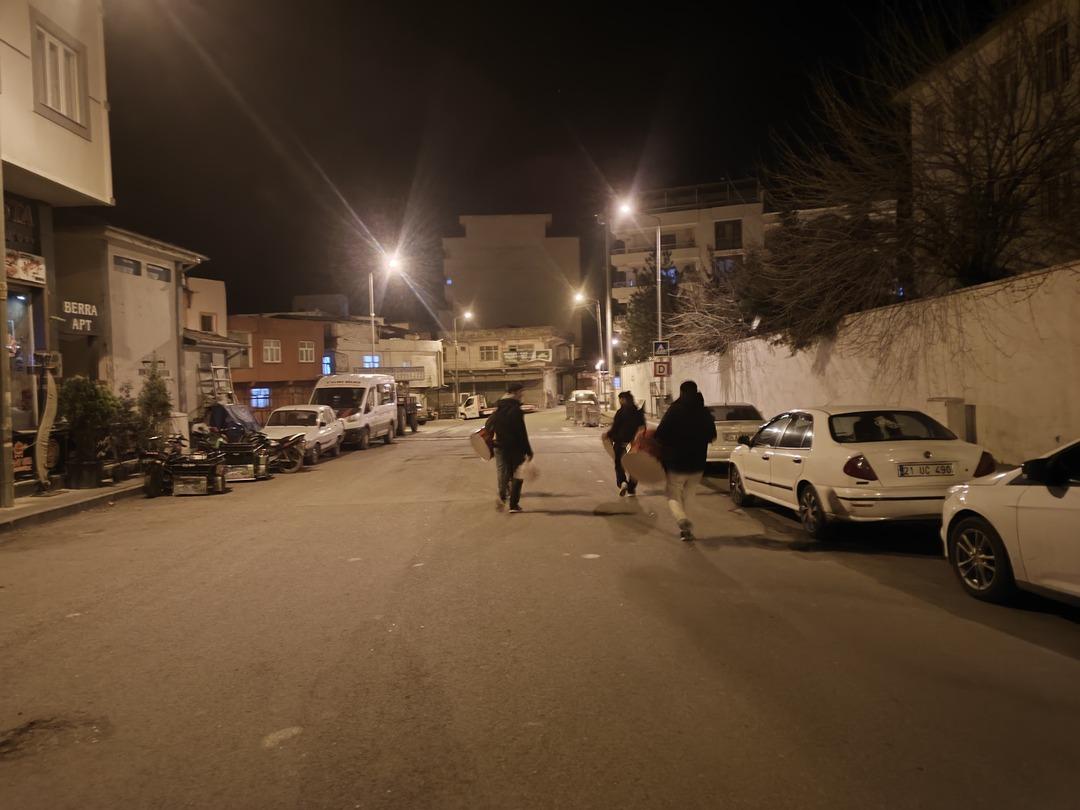 40 yıldır halay davulu çalarak sahura uyandırıyorlar 3