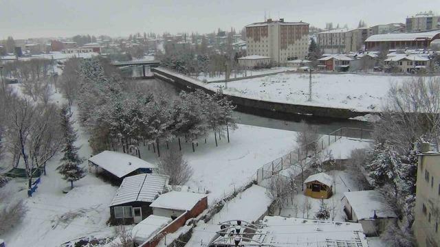 Mart ayında yağan kar, kenti yeniden beyaza b&uuml;r&uuml;d&uuml; 4
