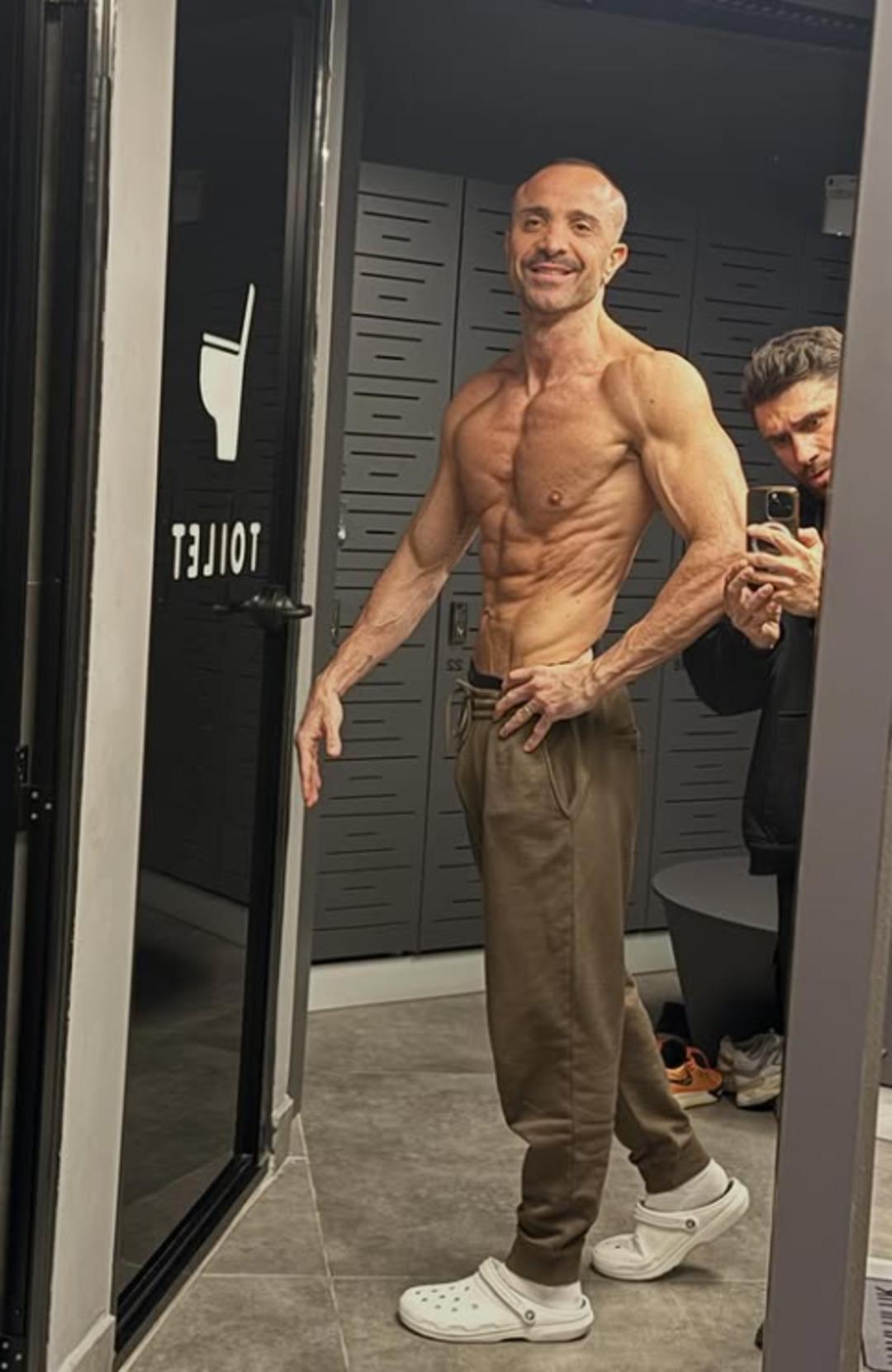 Okan Kurt kaslarını sergileyince Demet Akalın dayanamadı: Sen eve gel 1