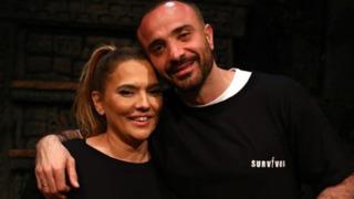 Okan Kurt kaslarını sergileyince Demet Akalın dayanamadı: Sen eve gel