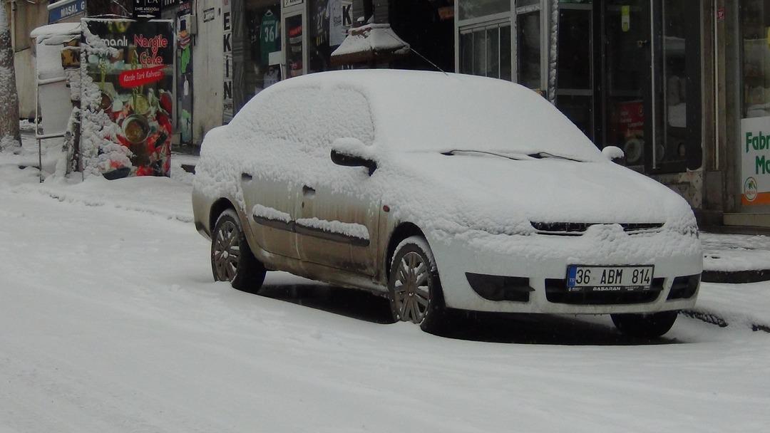 Mart kapıdan baktırdı! Kente Lapa lapa kar yağdı: Kış geri döndü 4