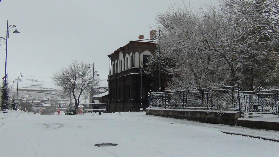 Mart kapıdan baktırdı! Kente Lapa lapa kar yağdı: Kış geri döndü 6