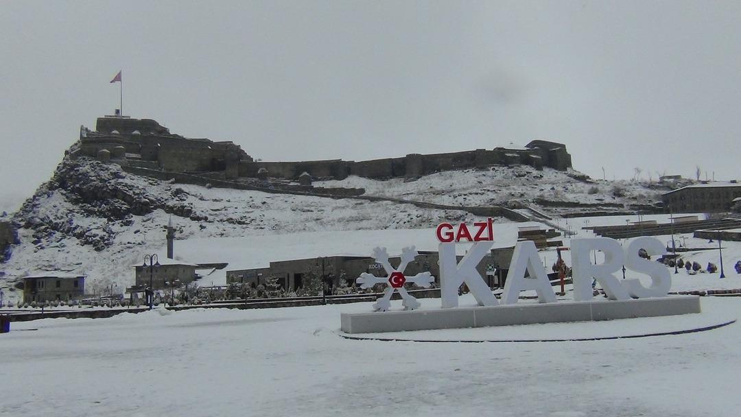 Mart kapıdan baktırdı! Kente Lapa lapa kar yağdı: Kış geri döndü 8