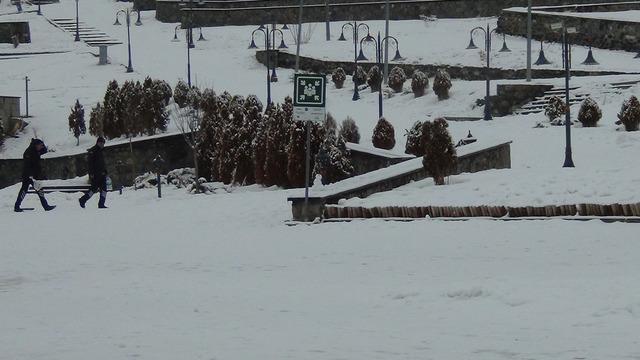 Mart kapıdan baktırdı! Kente Lapa lapa kar yağdı: Kış geri döndü
